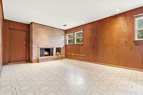 9258 Clancy Dr, Des Plaines, IL 60016 photo 21
