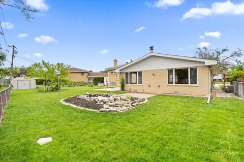 9258 Clancy Dr, Des Plaines, IL 60016 photo 24