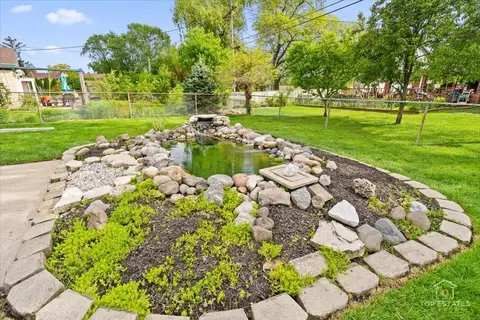 9258 Clancy Dr, Des Plaines, IL 60016 photo 25