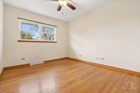 9258 Clancy Dr, Des Plaines, IL 60016 photo 18