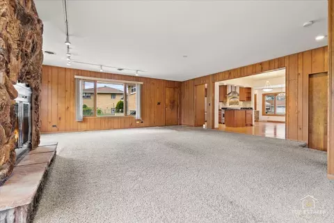 9258 Clancy Dr, Des Plaines, IL 60016 photo 14
