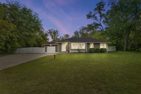 30 W032 Batavia Rd, Warrenville, IL 60555