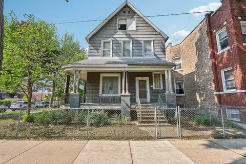 3754 W Sunnyside Ave, Chicago, IL 60625