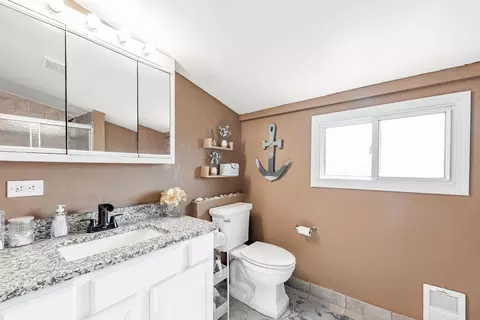 Bath - 5844 W Maple Ave, Berkeley, IL 60163 photo 2 of 4
