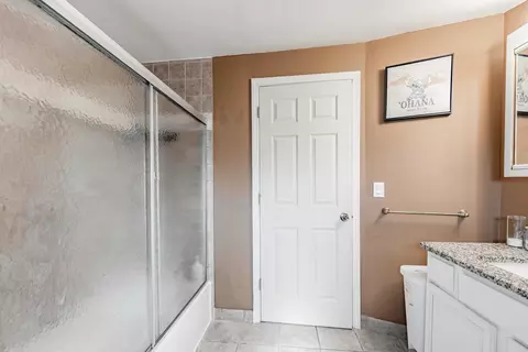 Bath - 5844 W Maple Ave, Berkeley, IL 60163 photo 3 of 4