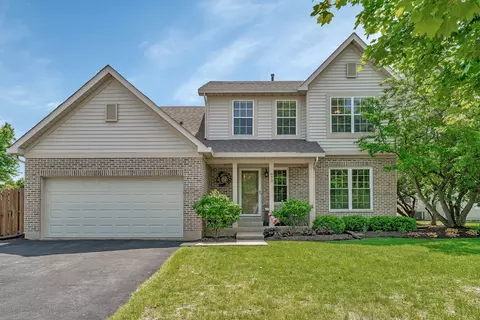 633 Salem Cir, Oswego, IL 60543