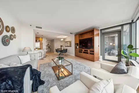 Living - 60 E Monroe St #3103, Chicago, IL 60603 photo 3 of 5