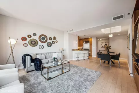 Living - 60 E Monroe St #3103, Chicago, IL 60603 photo 2 of 5