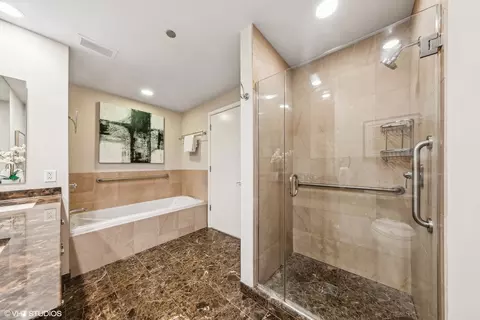Bath - 60 E Monroe St #3103, Chicago, IL 60603 photo 2 of 4
