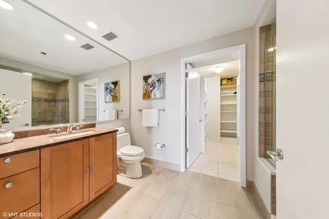 Bath - 60 E Monroe St #3103, Chicago, IL 60603 photo 3 of 4