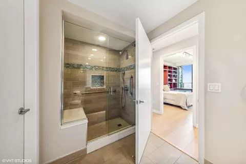 Bath - 60 E Monroe St #3103, Chicago, IL 60603 photo 4 of 4