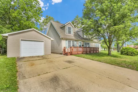 901 Lanore Dr, Urbana, IL 61802
