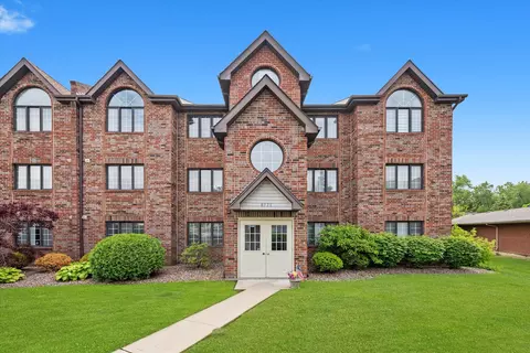 8771 Waterfront Dr #3A, Palos Hills, IL 60465