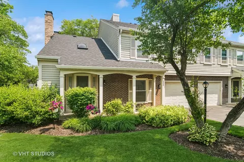 303 College Xing, Rolling Meadows, IL 60008