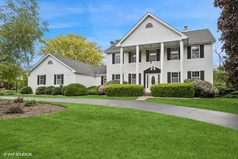 1302 Moraine Dr, Woodstock, IL 60098