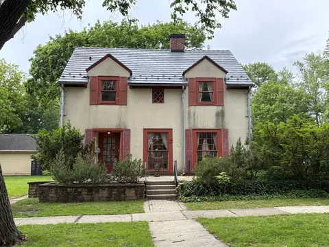 128 W 8th Ave, Naperville, IL 60563