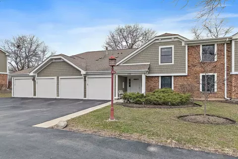 218 Deerpath Ct #B2, Schaumburg, IL 60193