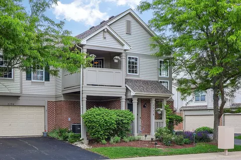 2276 Vanderbilt Dr #2276, Geneva, IL 60134