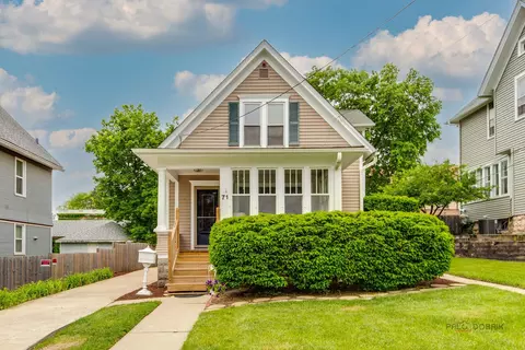 71 S Chestnut St, Aurora, IL 60506