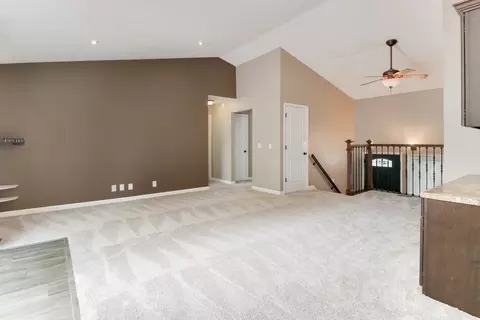18 Yew Ct, Bloomington, IL 61701 photo 9