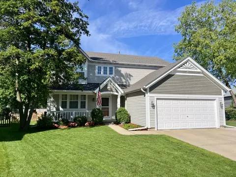 7 Ivy Ct, South Elgin, IL 60177