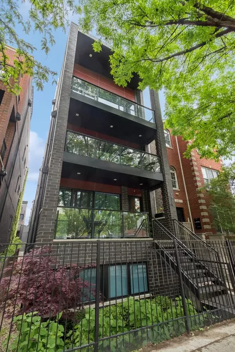 1110 N Marshfield Ave #2, Chicago, IL 60622
