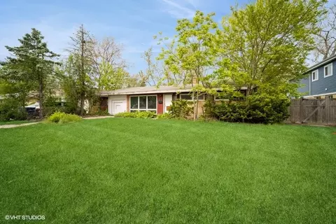 1043 Whitfield Rd, Northbrook, IL 60062