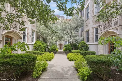 534 W Brompton Ave #1N, Chicago, IL 60657
