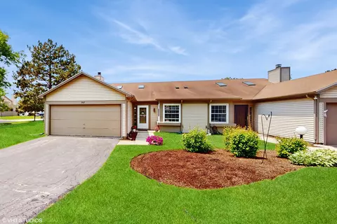 267 Juniper Cir, Streamwood, IL 60107