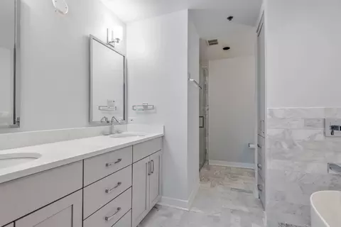 Bath - 57 E Delaware Pl #1605, Chicago, IL 60611 photo 1 of 3
