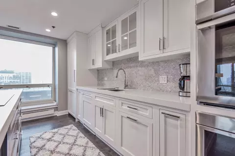 Kitchen - 57 E Delaware Pl #1605, Chicago, IL 60611 photo 3 of 4