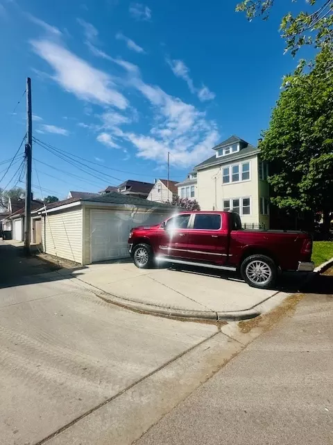 Exterior - 4001 S Albany Ave, Chicago, IL 60632 photo 5 of 7