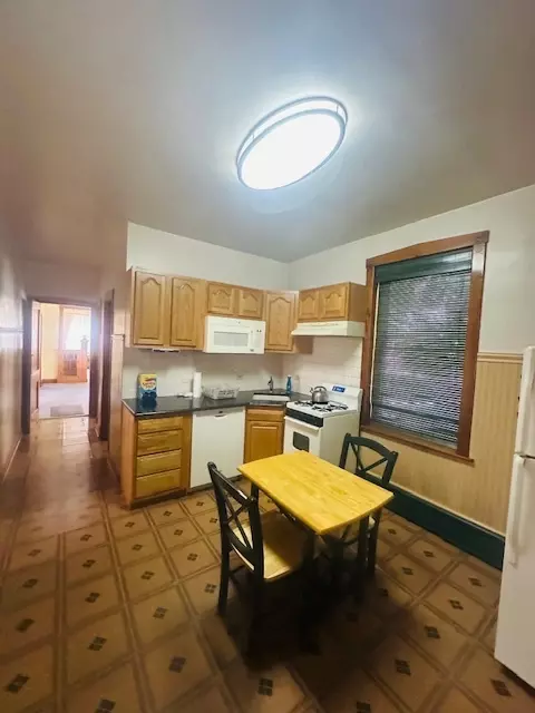 Kitchen - 4001 S Albany Ave, Chicago, IL 60632 photo 2 of 2