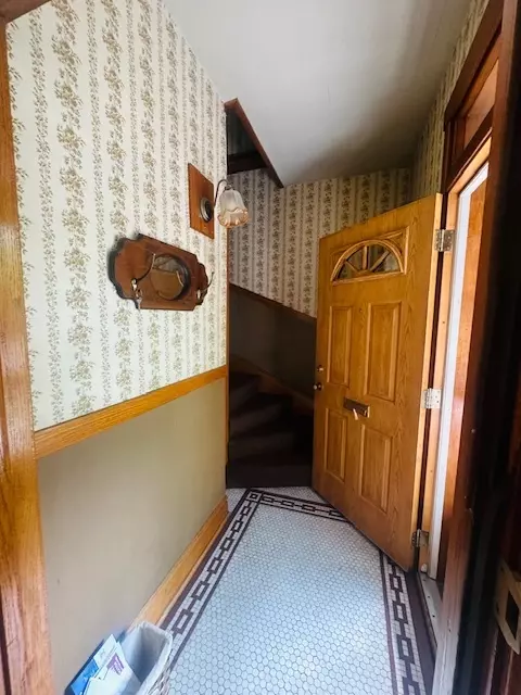 Entry Way - 4001 S Albany Ave, Chicago, IL 60632 photo 2 of 7