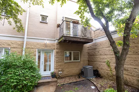 919 W Leland Ave #F, Chicago, IL 60640
