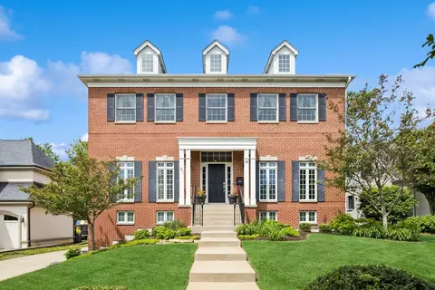 16 Tuttle Ave, Clarendon Hills, IL 60514