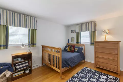 Bedroom - 323 E Washington Ave, Lake Bluff, IL 60044 photo 3 of 3
