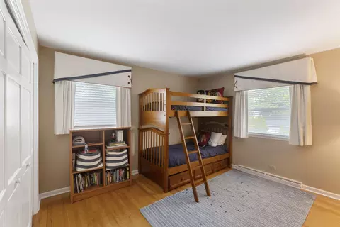 Bedroom - 323 E Washington Ave, Lake Bluff, IL 60044 photo 2 of 3