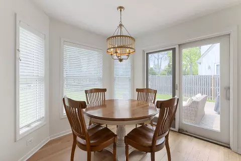 Dining - 323 E Washington Ave, Lake Bluff, IL 60044 photo 4 of 4