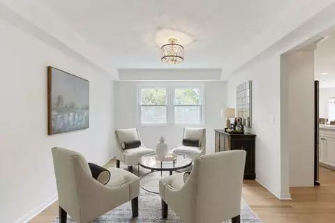 Dining - 323 E Washington Ave, Lake Bluff, IL 60044 photo 1 of 4