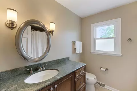 Bath - 323 E Washington Ave, Lake Bluff, IL 60044 photo 3 of 3
