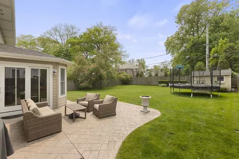 Exterior - 323 E Washington Ave, Lake Bluff, IL 60044 photo 2 of 2