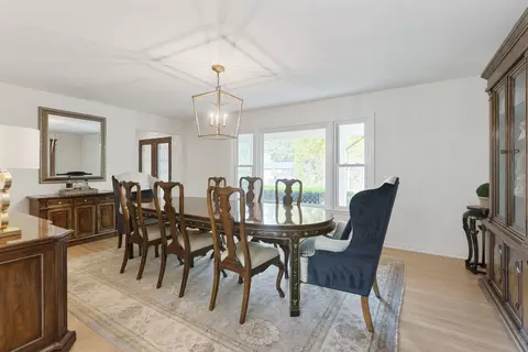 Dining - 323 E Washington Ave, Lake Bluff, IL 60044 photo 3 of 4