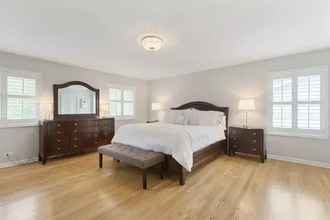 Bedroom - 323 E Washington Ave, Lake Bluff, IL 60044 photo 1 of 3