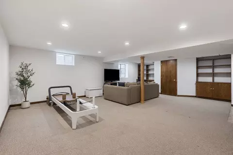 Living - 323 E Washington Ave, Lake Bluff, IL 60044 photo 4 of 4
