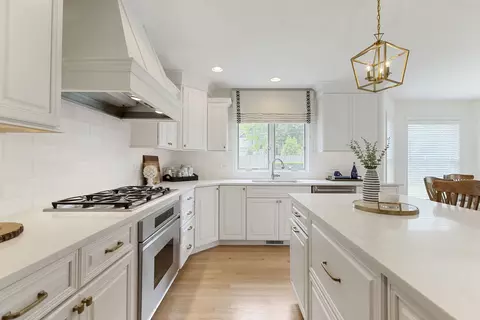 Kitchen - 323 E Washington Ave, Lake Bluff, IL 60044 photo 1 of 3