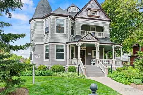 706 Douglas Ave, Elgin, IL 60120