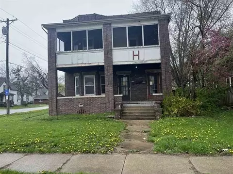 1825 S 6th St, Rockford, IL 61104