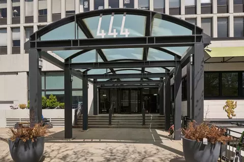 444 W Fullerton Pkwy #810, Chicago, IL 60614