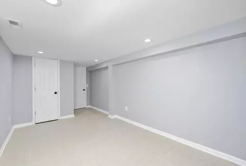 2058 W 70th Pl, Chicago, IL 60636 photo 30